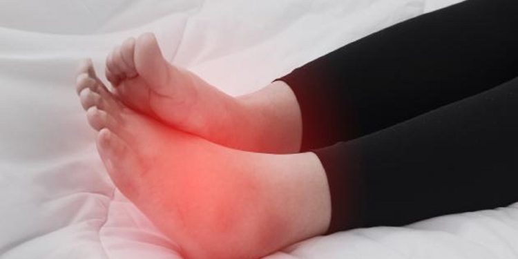 أسباب آلام الأرجل عند الاستيقاظ من النوم