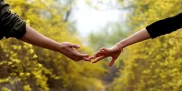 سبب نظر الرجل ليد المرأة