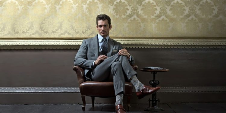 معنى وضع اليد على الفخذ في لغة الجسد