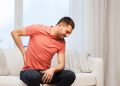 أسباب ألم أسفل الظهر وعدم القدرة على الوقوف
