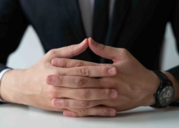 اليد في لغة الجسد