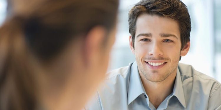 علامات الرجل المعجب في علم النفس