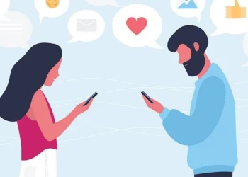 كيف تفتح موضوعاً مع شخص تحبه؟