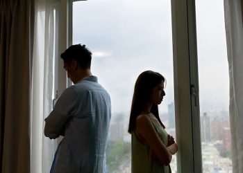 ما هي علامات عدم رغبة الزوج في زوجته؟