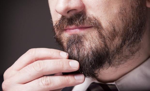 معنى حك الذقن في لغة الجسد