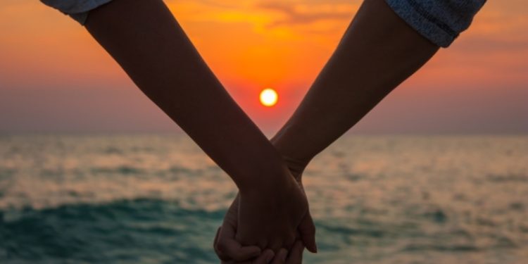 هل يحب الرجل المرأة الطيبة؟