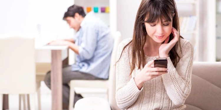 علامات حب المرأة المتزوجة لرجل غير زوجها