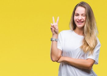 الغمزة في لغة الجسد