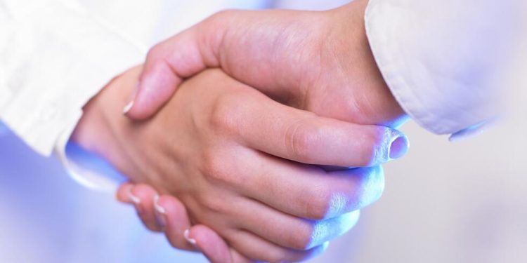 المصافحة في لغة الجسد