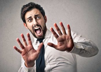 لغة الجسد عند الخوف