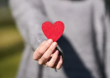 كيف يؤثر عيد الحب على الصحة النفسية؟