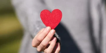 كيف يؤثر عيد الحب على الصحة النفسية؟